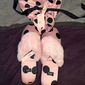 Slippers with bag